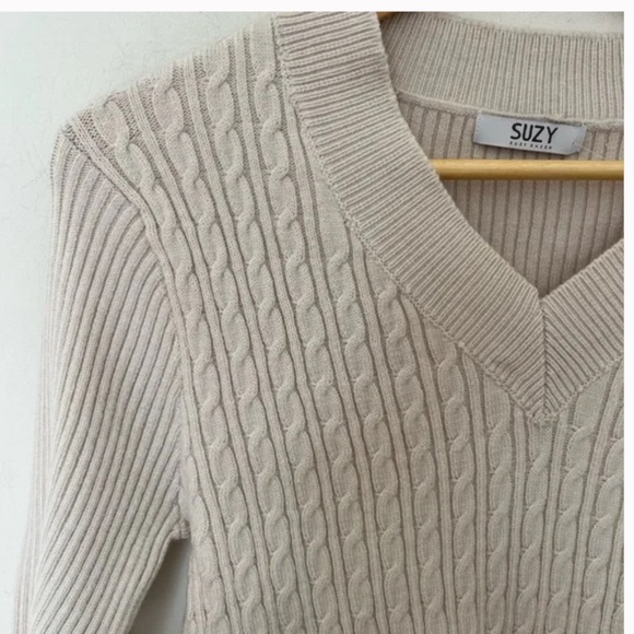 SUZY Shier V-Neck Sweater - Picture 3 of 9